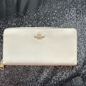 Coach Cream Leather Zip Around Wallet Continental Ivory Light Neutral